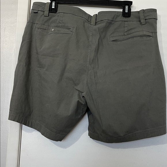 Lululemon | Classic Short - Picture 4 of 7